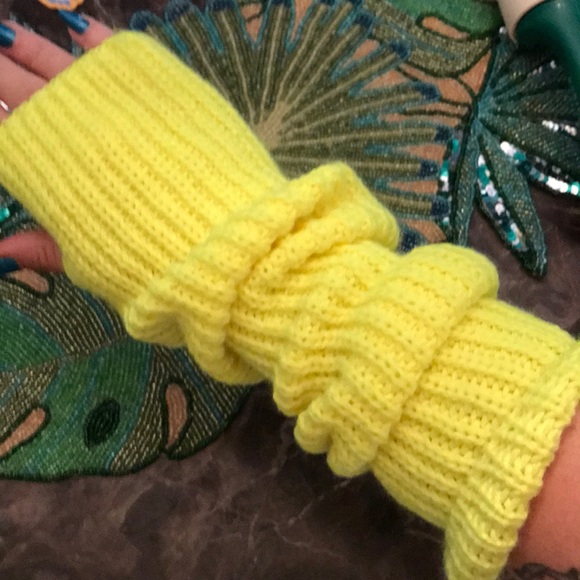 jcpenney Accessories - Neon Yellow Hand Warmers!